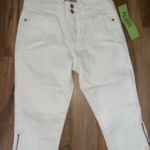 Chic White Capris for Women